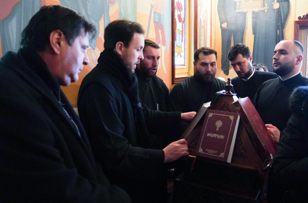 Zi de sărbătoare la un paraclis din Pitești 353457