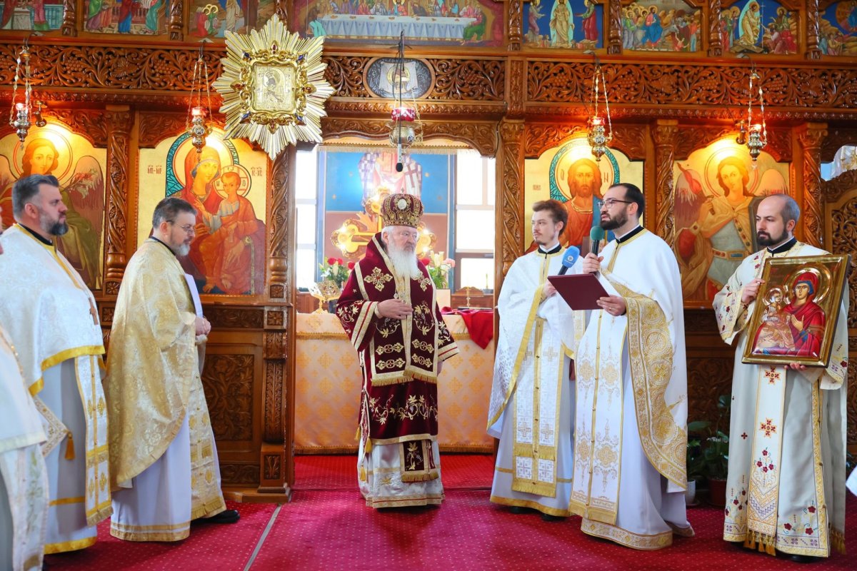 Slujire arhierească la Biserica „Învierea Domnului” din Turda 353853