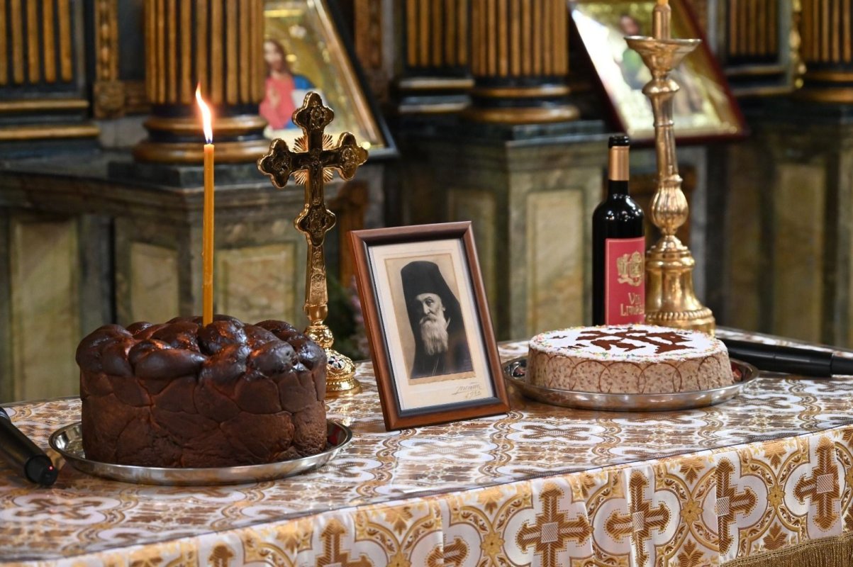 Parastas pentru Episcopul Roman Ciorogariu și serbare dedicată Unirii la Oradea 353944