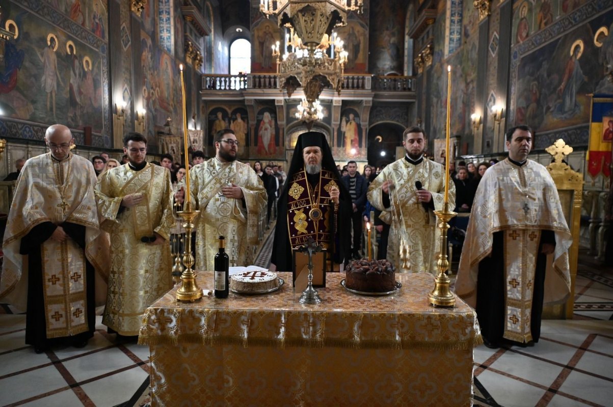 Parastas pentru Episcopul Roman Ciorogariu și serbare dedicată Unirii la Oradea 353945