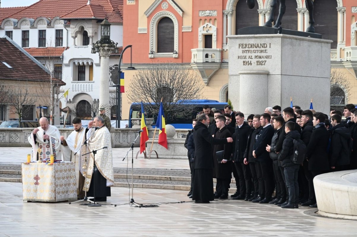 Parastas pentru Episcopul Roman Ciorogariu și serbare dedicată Unirii la Oradea 353946