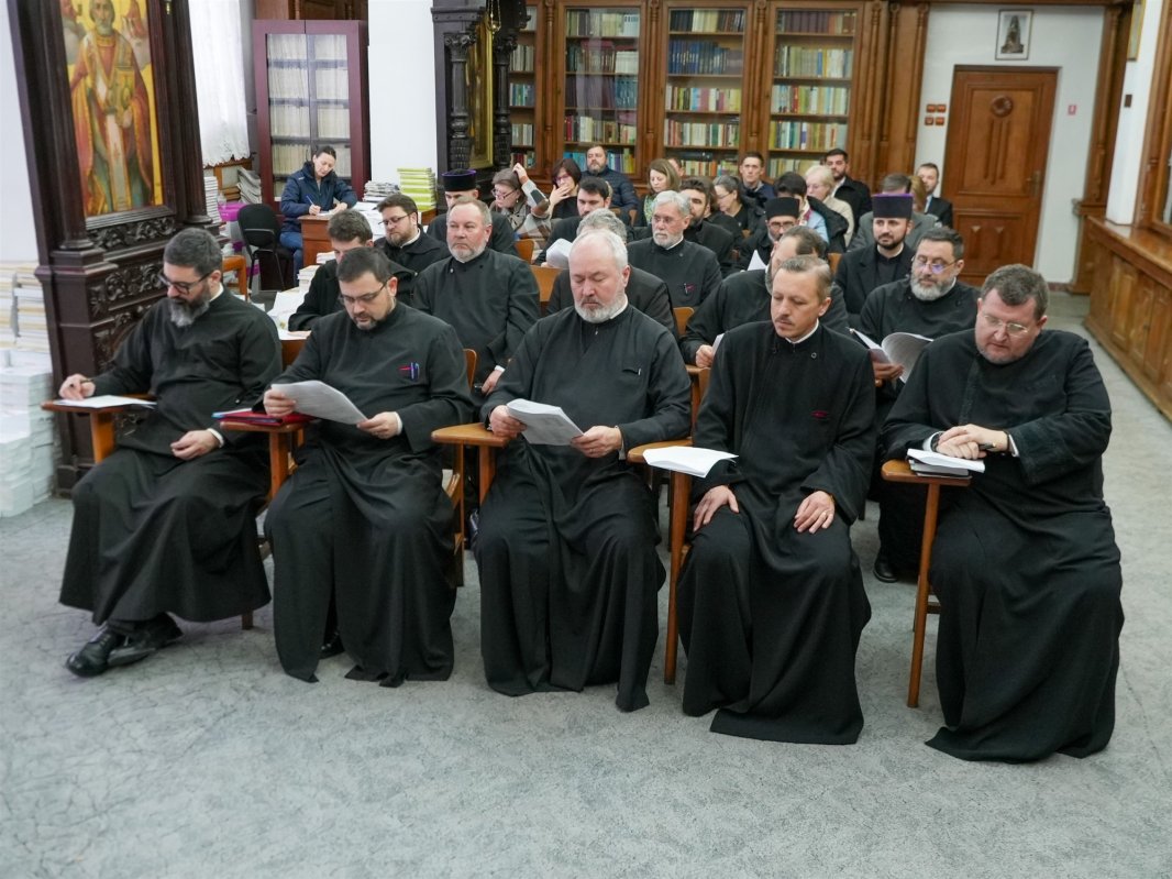 Şedinţa anuală a Casei de Ajutor Reciproc din Arhiepiscopia Dunării de Jos 353954