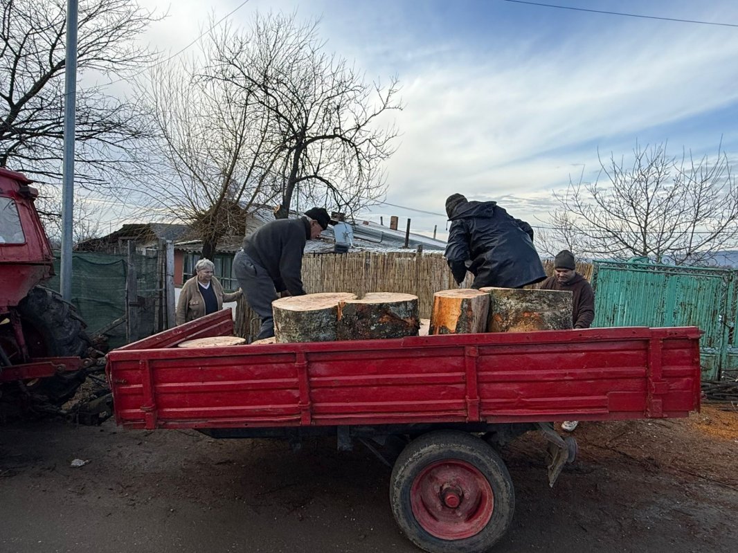 Campania „Ajută un bătrân să zâmbească” în Protoieria Urlați 354033