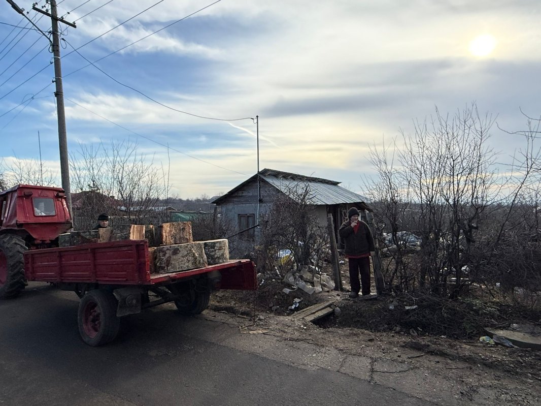 Campania „Ajută un bătrân să zâmbească” în Protoieria Urlați 354036