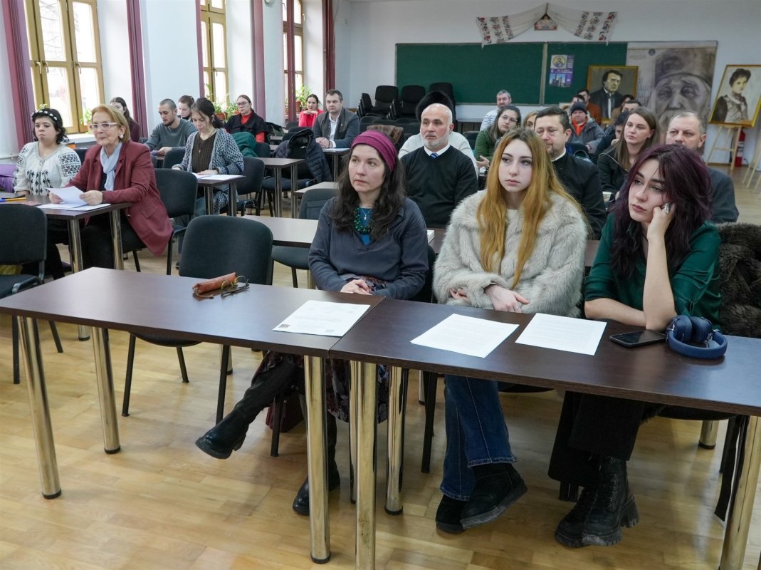 Simpozion studenţesc dedicat Sfinţilor Trei Ierarhi la Galaţi 354011