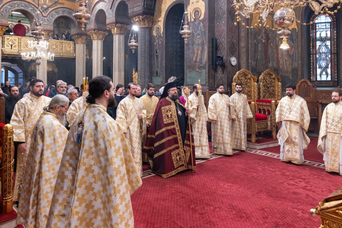 Sfinții Trei Ierarhi cinstiți la Catedrala Patriarhală 354091