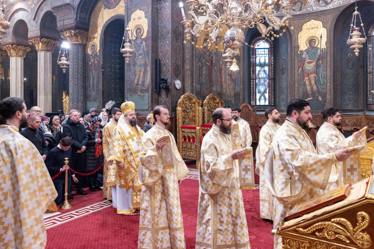 Sfinții Trei Ierarhi cinstiți la Catedrala Patriarhală 354092