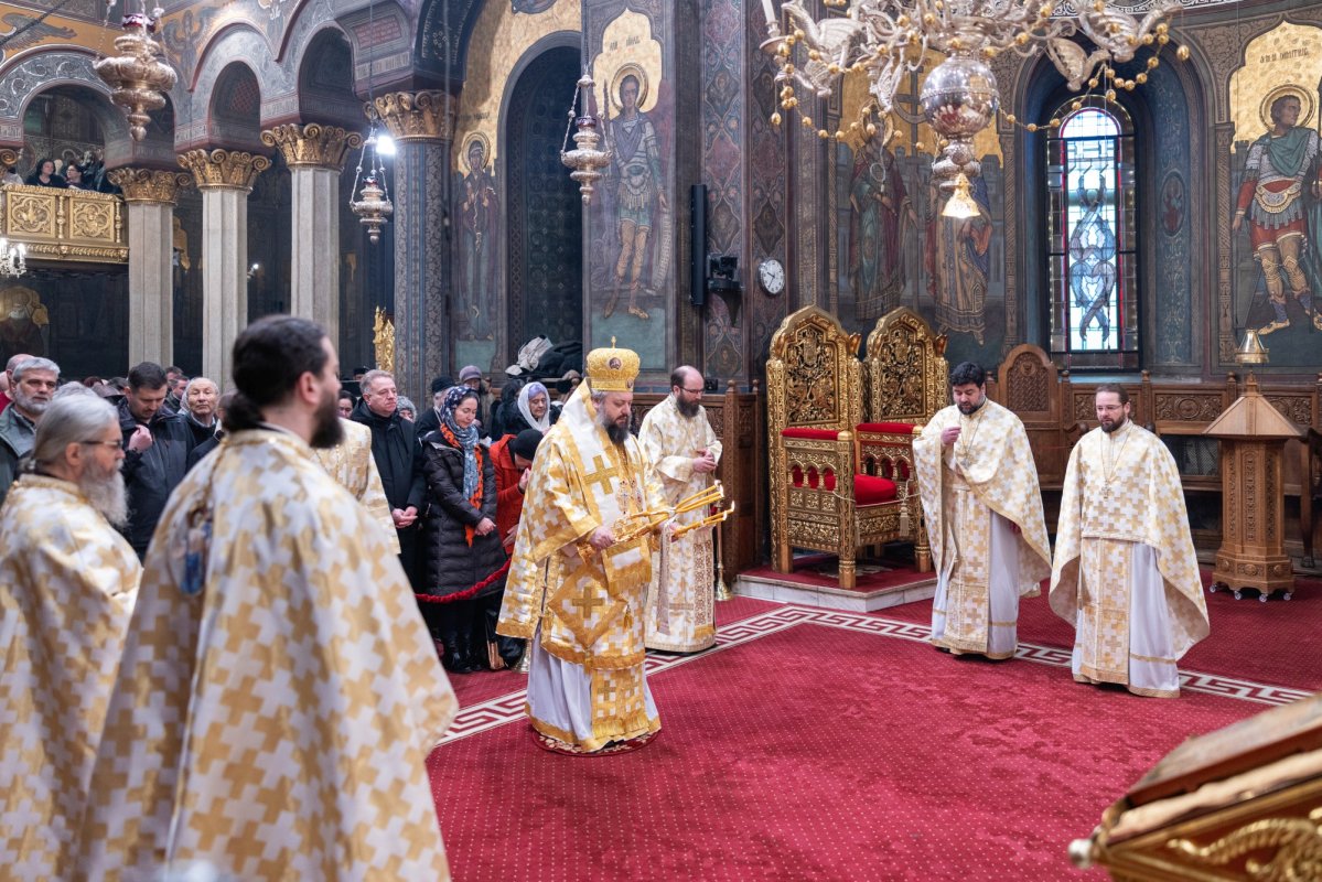 Sfinții Trei Ierarhi cinstiți la Catedrala Patriarhală 354094