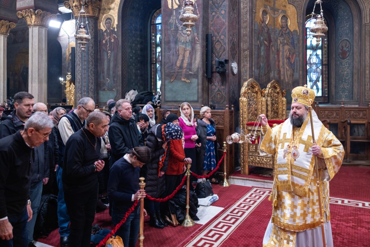 Sfinții Trei Ierarhi cinstiți la Catedrala Patriarhală 354095