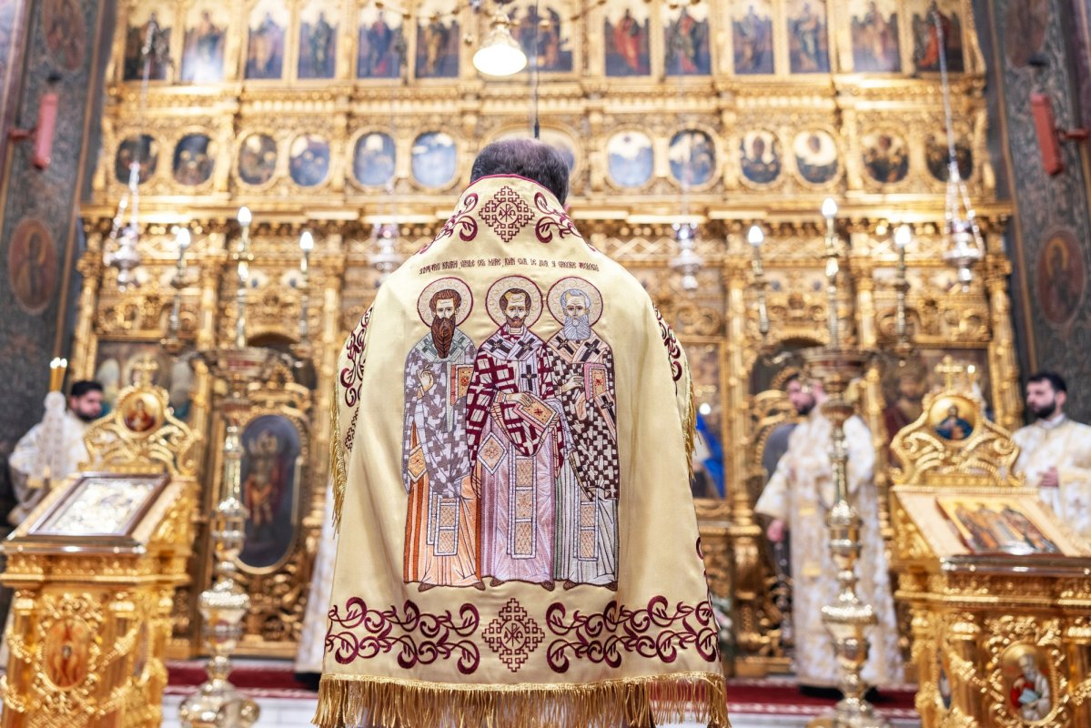 Sfinții Trei Ierarhi cinstiți la Catedrala Patriarhală 354099