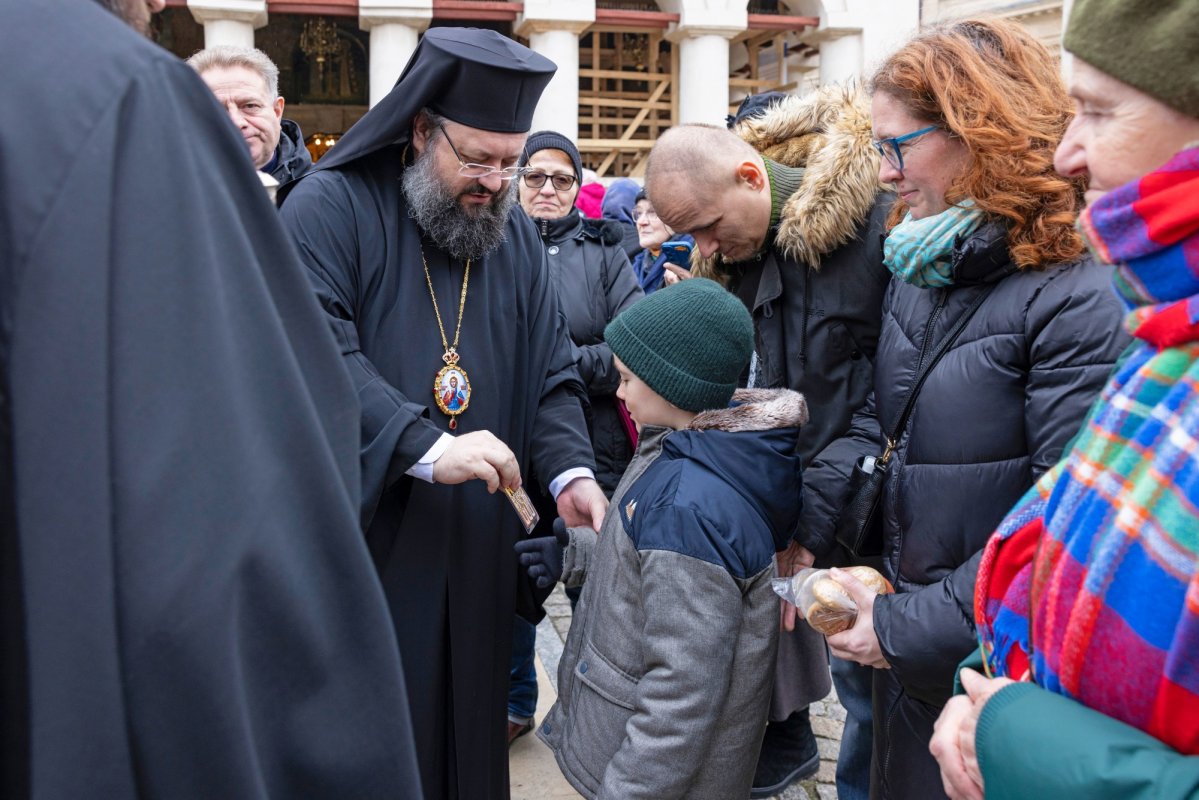 Sfinții Trei Ierarhi cinstiți la Catedrala Patriarhală 354108