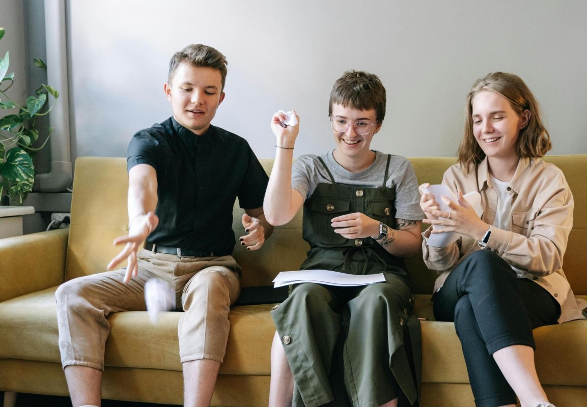 Tineri fără şcoală şi şomeri 354048