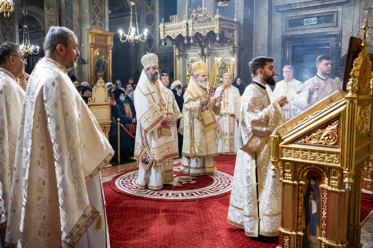 Troița de arhierei, sărbătorită la Catedrala Mitropolitană din Iași 354169