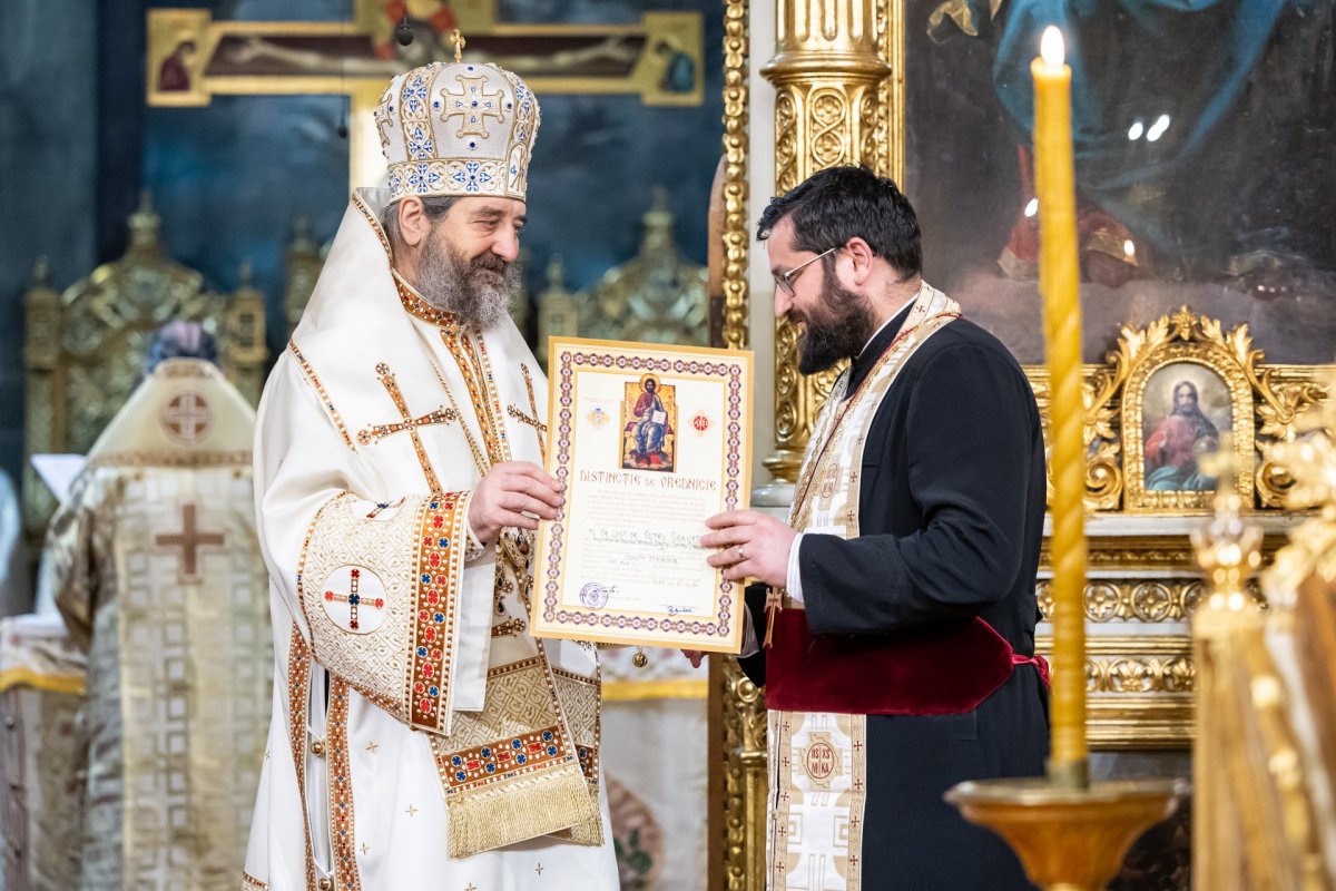 Troița de arhierei, sărbătorită la Catedrala Mitropolitană din Iași 354171