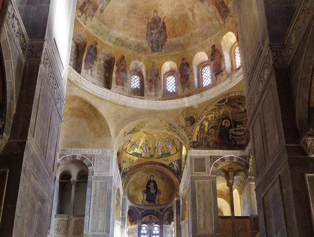 Sfinţii Trei Ierarhi în evlavia milenară a Bisericii 353577