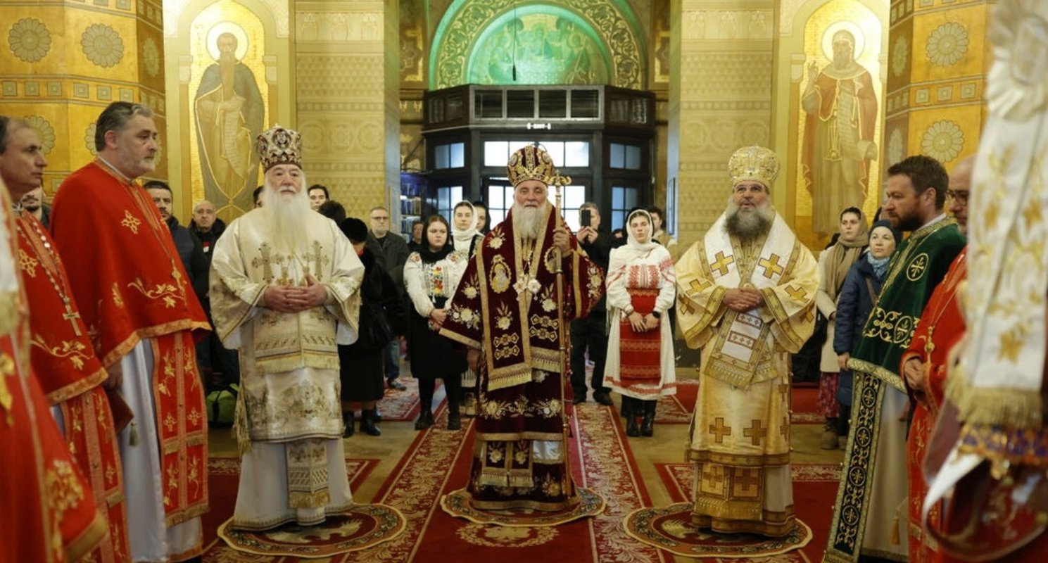 Trei ierarhi la hramul Facultății de Teologie Ortodoxă din Craiova 354371