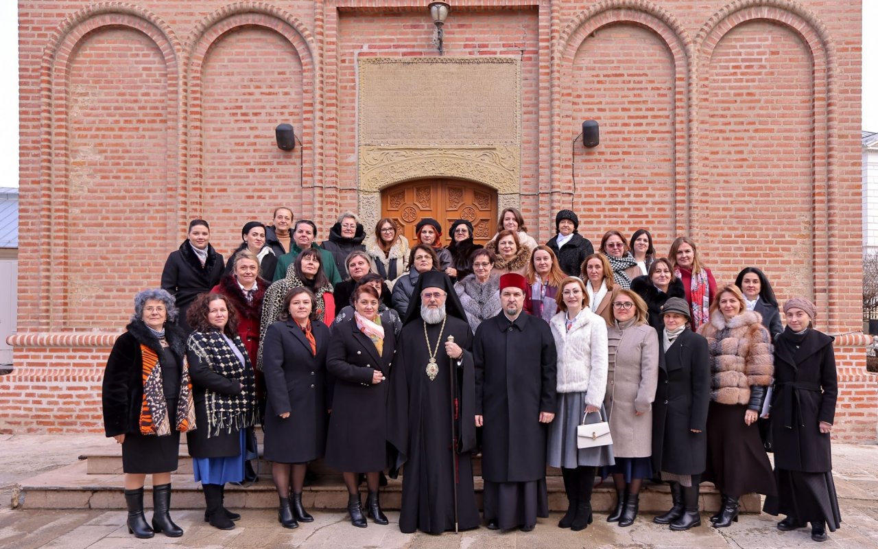 Întrunirea femeilor ortodoxe misionare din Eparhia Buzăului și Vrancei 354425