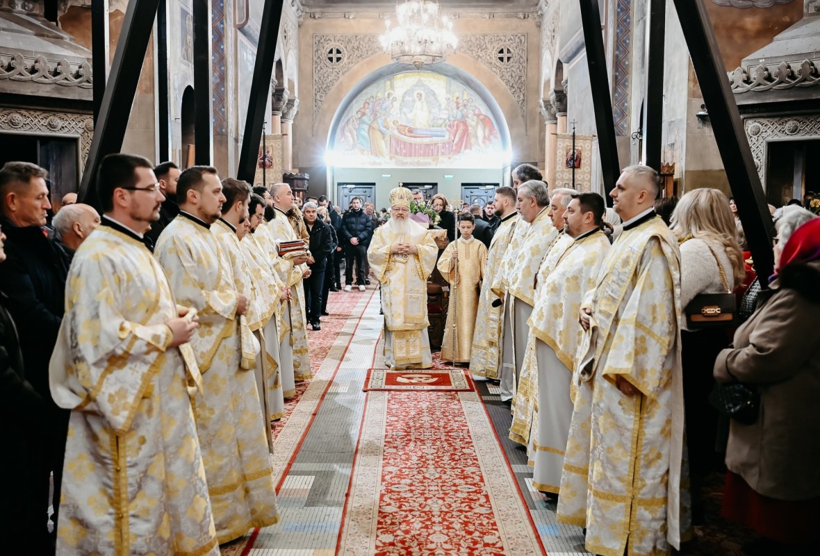 Parastas pentru Episcopul Nicolae Ivan și Mitropolitul Bartolomeu Anania 354377