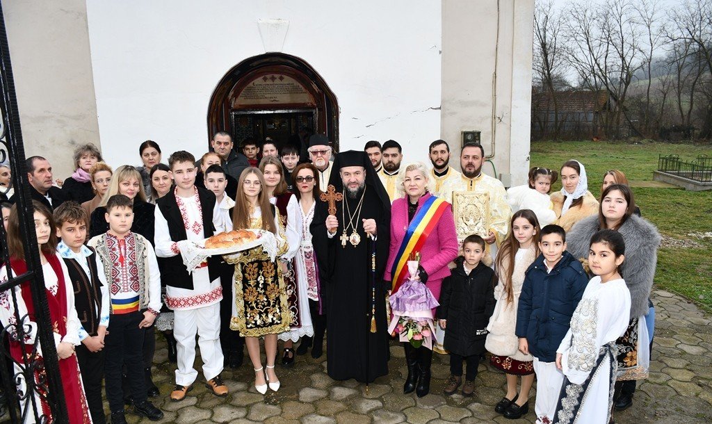 Vizită arhierească în localitatea Fîrliug din Banat 354427
