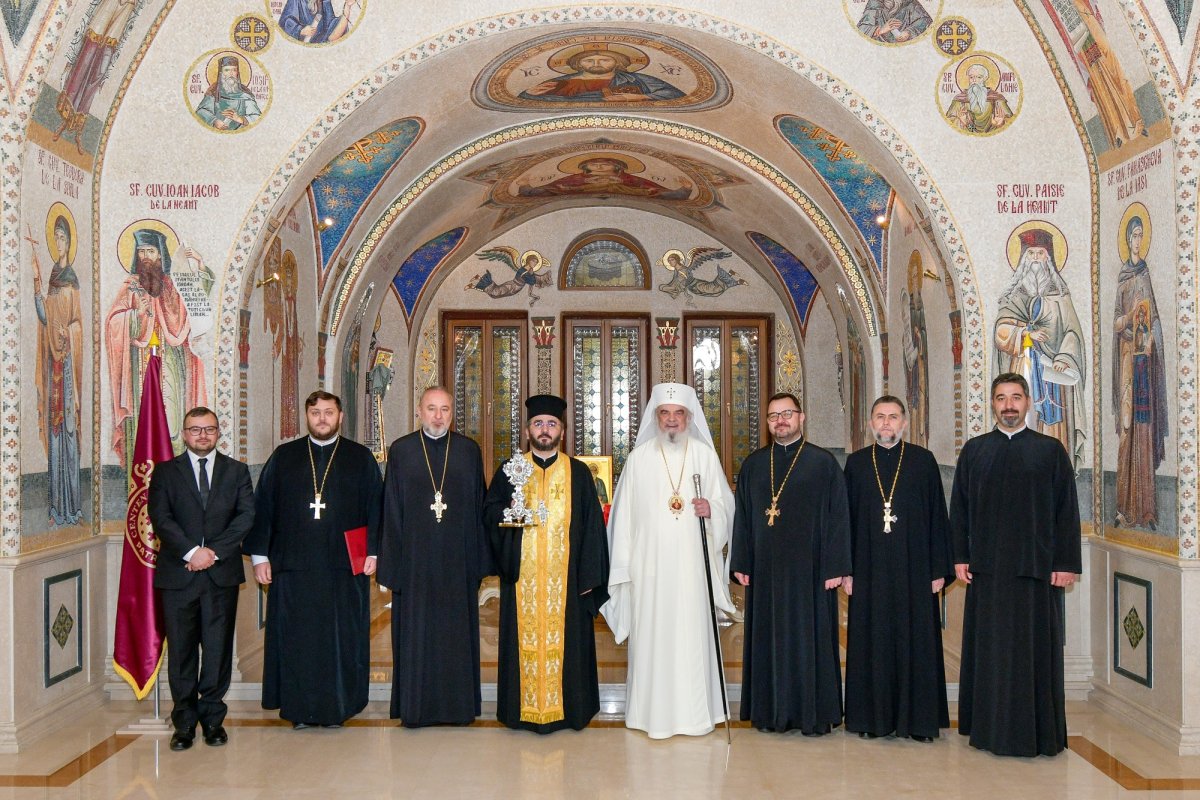 Centenarul Patriarhiei Române, noi sfinţi români şi sfinţirea picturii Catedralei Naţionale 354518