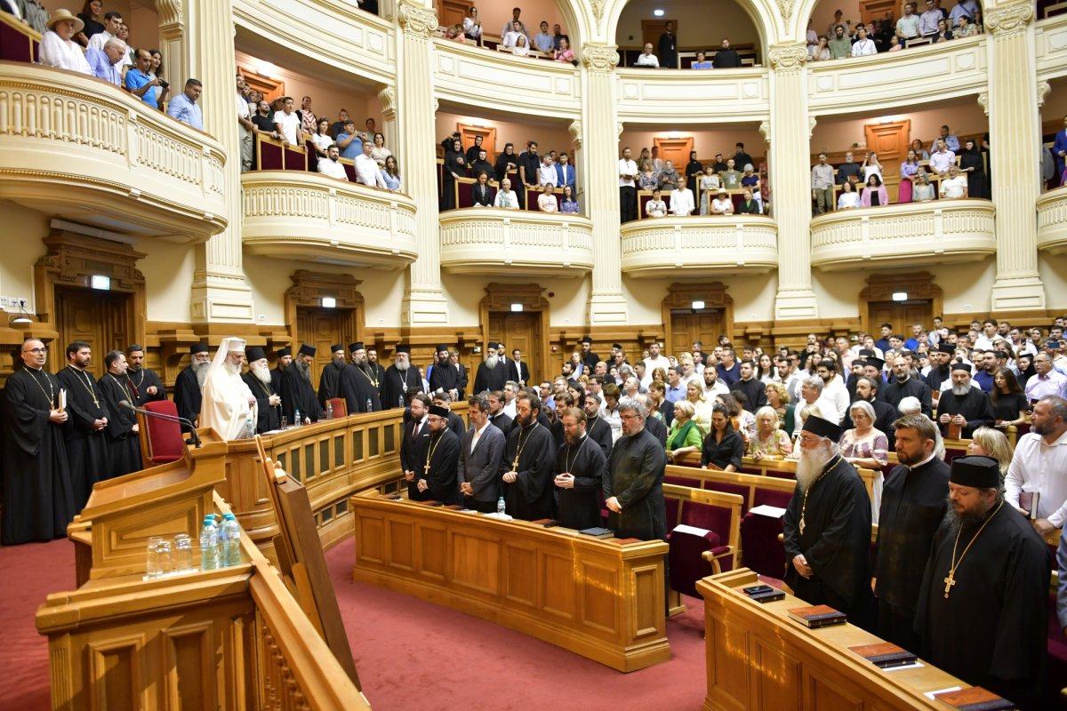 Centenarul Patriarhiei Române, noi sfinţi români şi sfinţirea picturii Catedralei Naţionale 354522