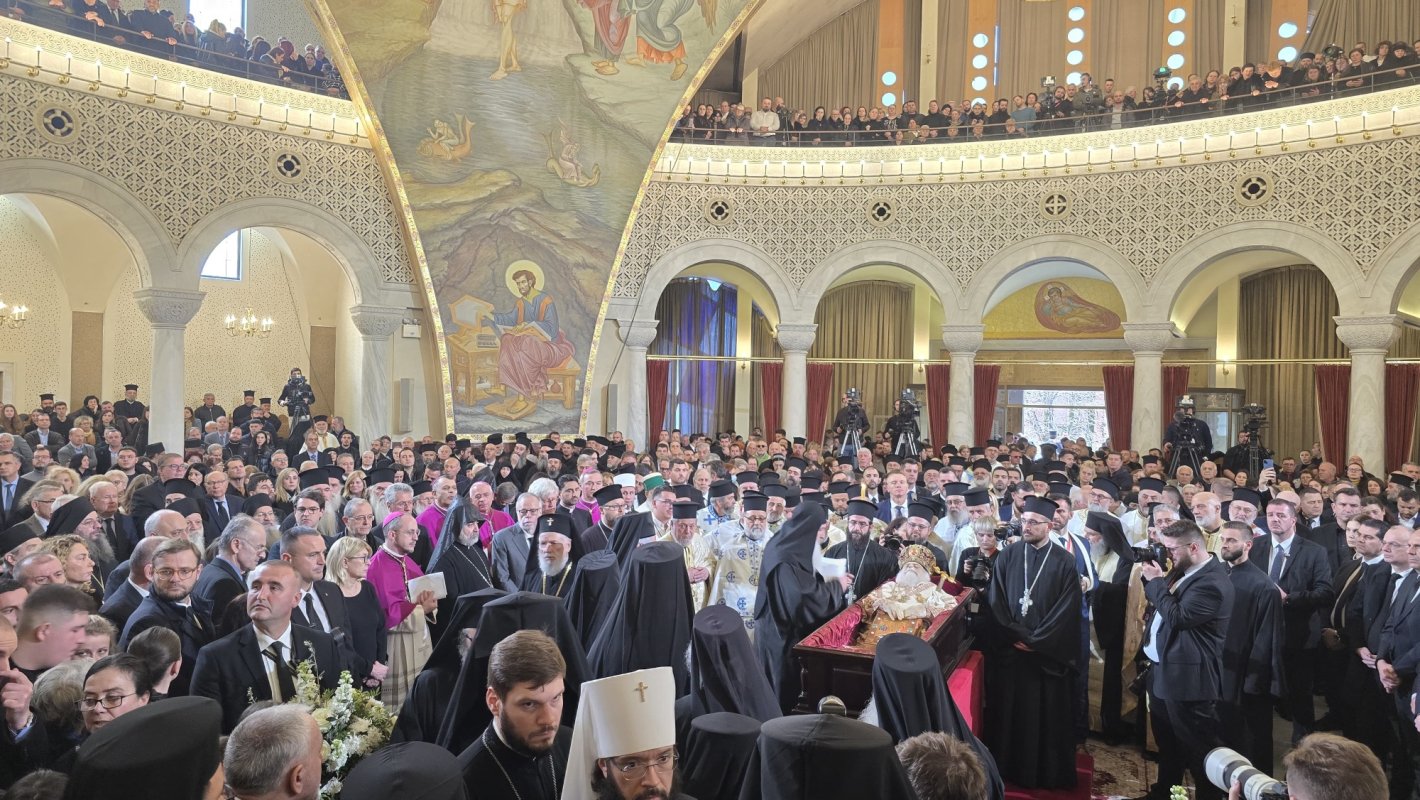 Centenarul Patriarhiei Române, noi sfinţi români şi sfinţirea picturii Catedralei Naţionale 354528