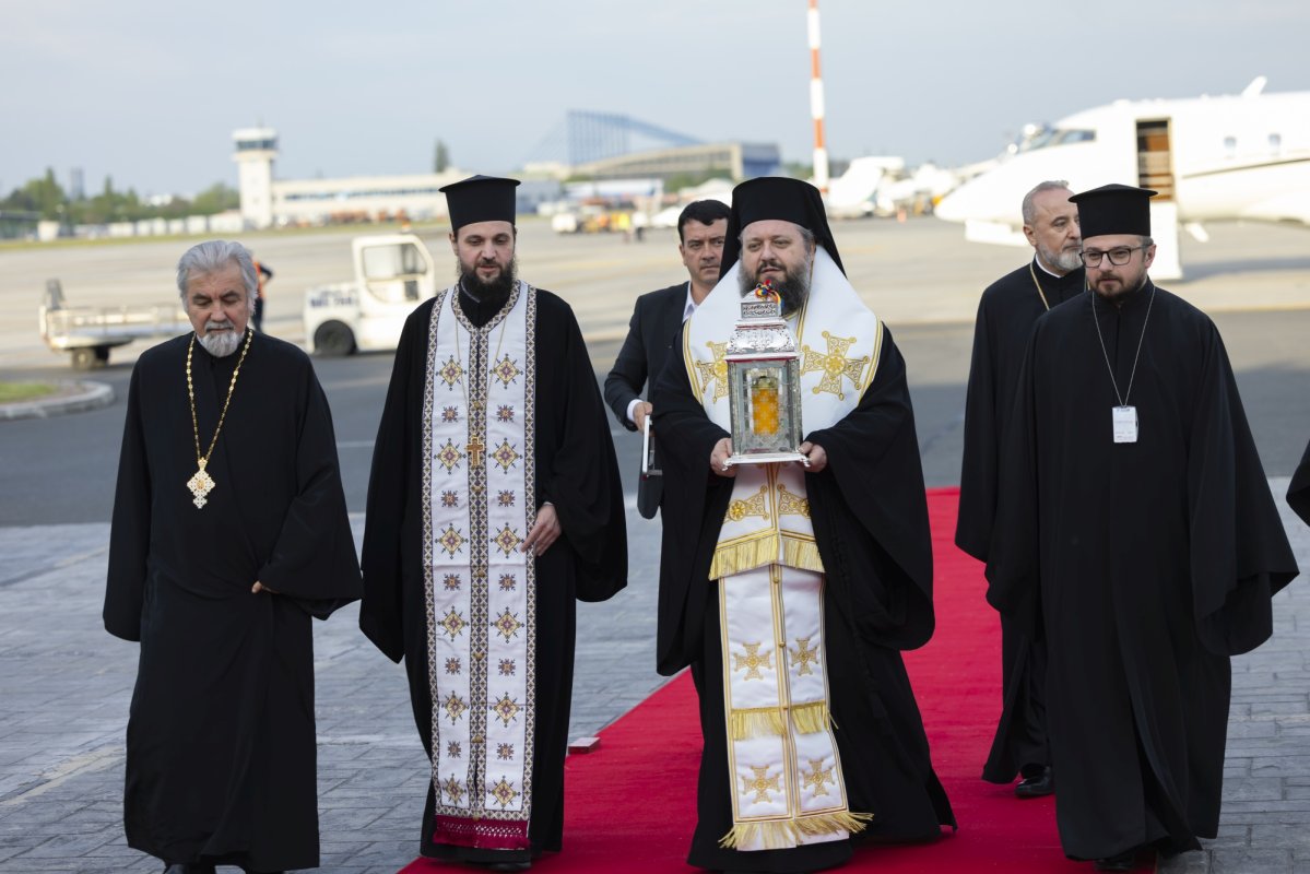 Centenarul Patriarhiei Române, noi sfinţi români şi sfinţirea picturii Catedralei Naţionale 354530