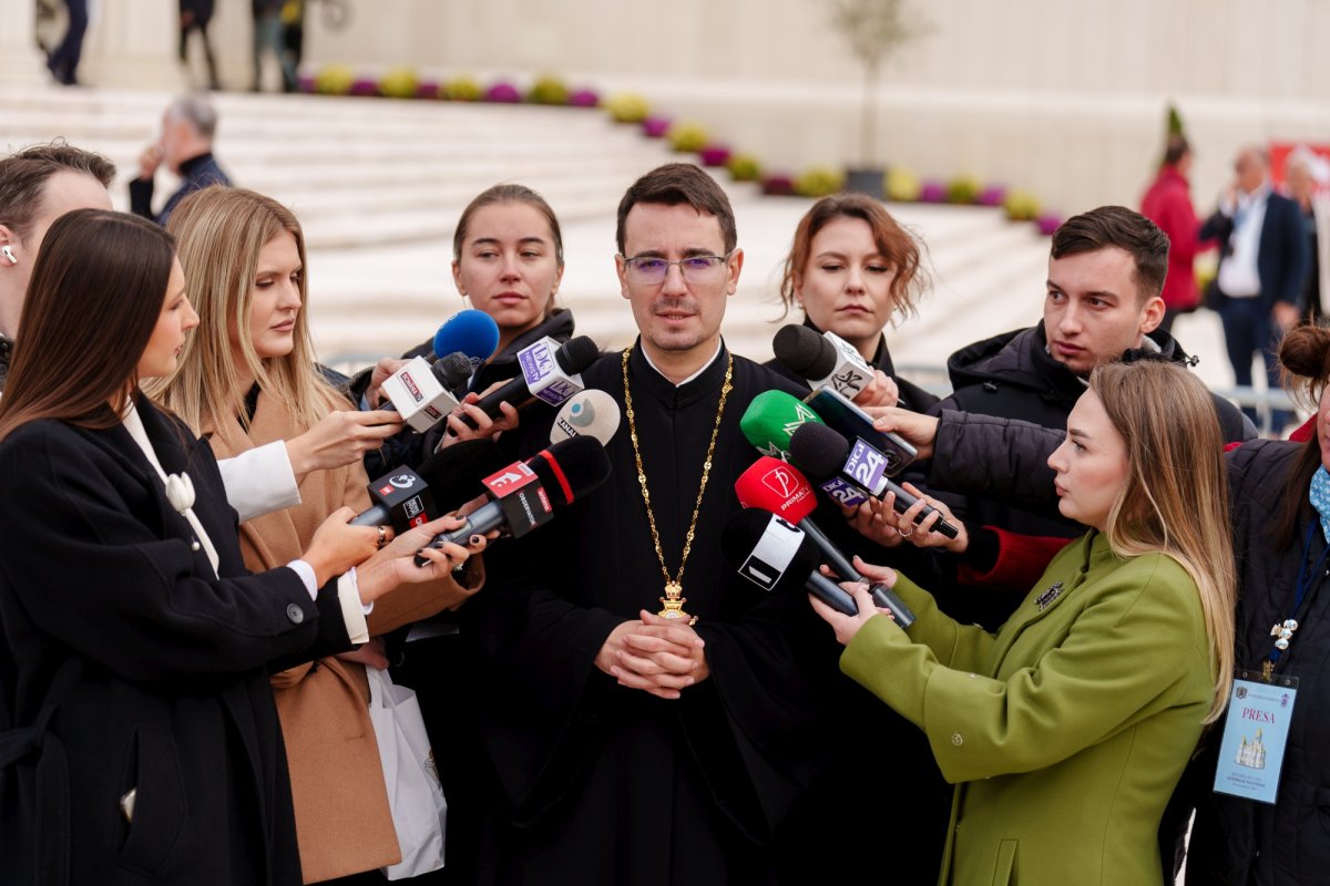 Centenarul Patriarhiei Române, noi sfinţi români şi sfinţirea picturii Catedralei Naţionale 354543