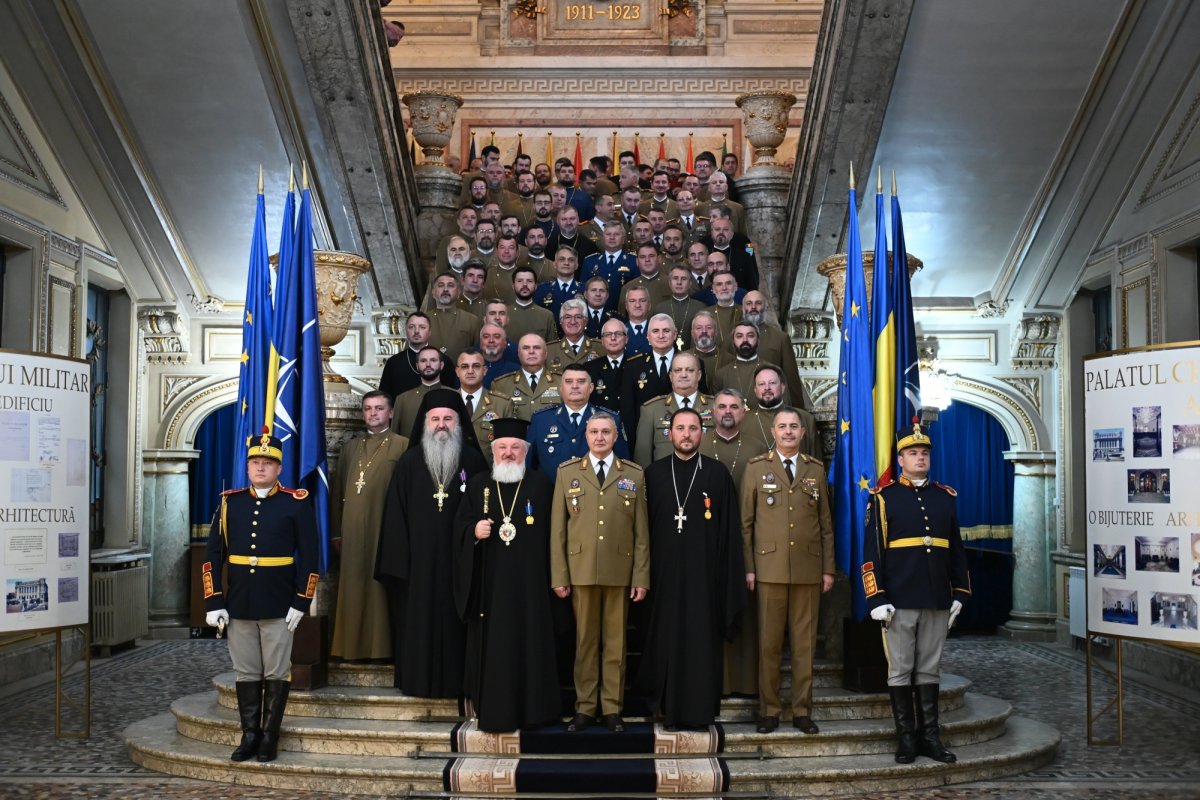 Centenarul Patriarhiei Române, noi sfinţi români şi sfinţirea picturii Catedralei Naţionale 354549