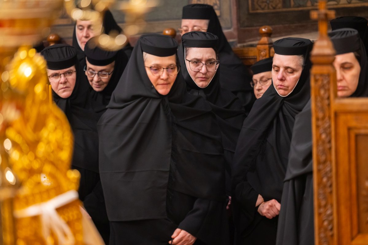 Ultima slujbă de pomenire pentru cele 16 femei românce cu viață sfântă 354659