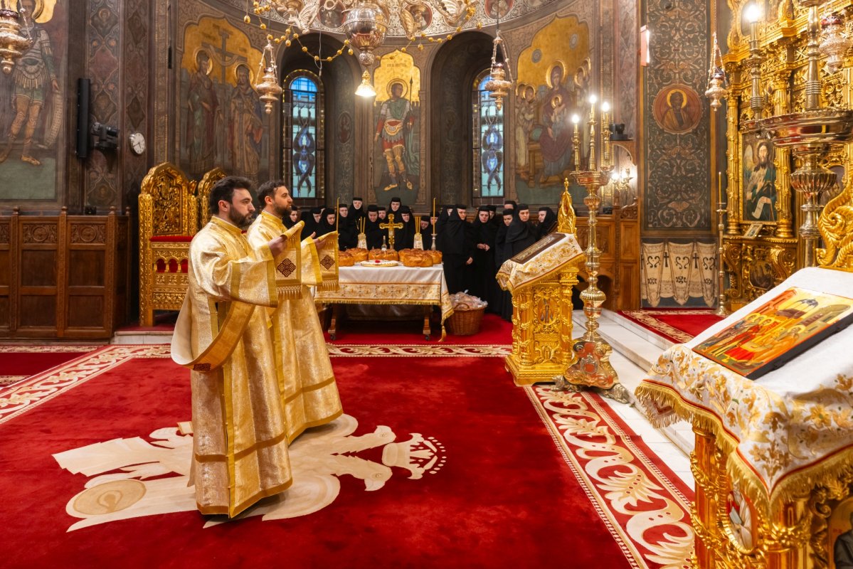 Ultima slujbă de pomenire pentru cele 16 femei române cu viață sfântă 354655