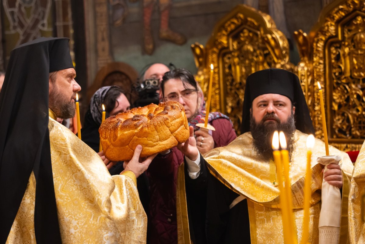 Ultima slujbă de pomenire pentru cele 16 femei române cu viață sfântă 354684