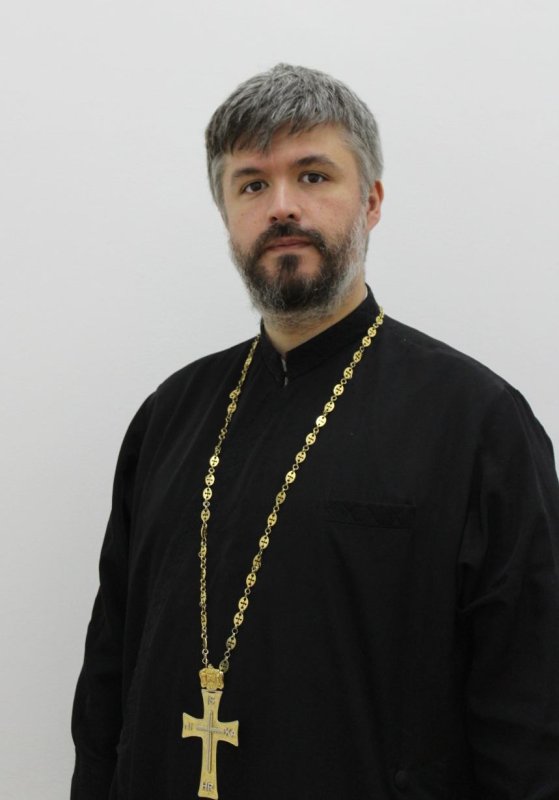 Care sunt perspectivele teologice şi sociale pentru consolidarea păcii şi a dragostei  în familie şi societate raportându-ne la familie ca fiind „Biserica de acasă”? 354942