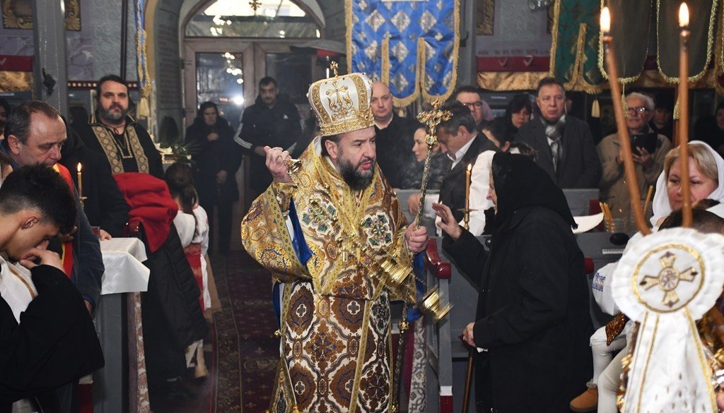 Vizită arhierească într-o parohie din Caraș-Severin 354982