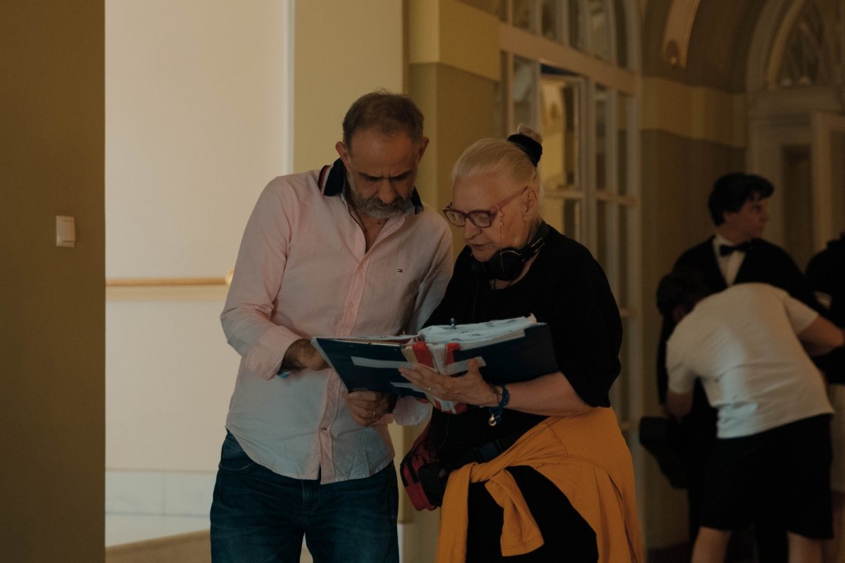 „Enescu - jupuit de viu”, premiat  de critici și iubit de public  355026