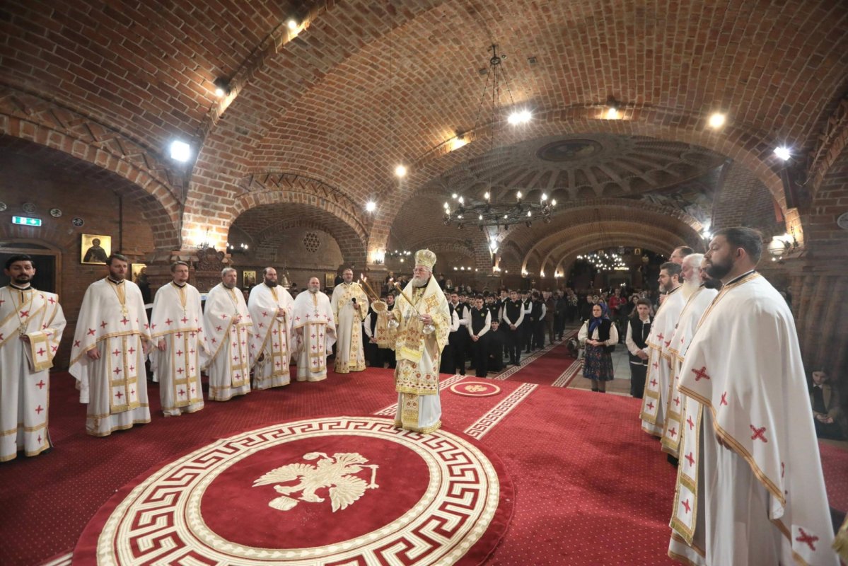 Sfânta Liturghie la Catedrala Episcopală „Sfânta Treime” din Baia Mare 355046