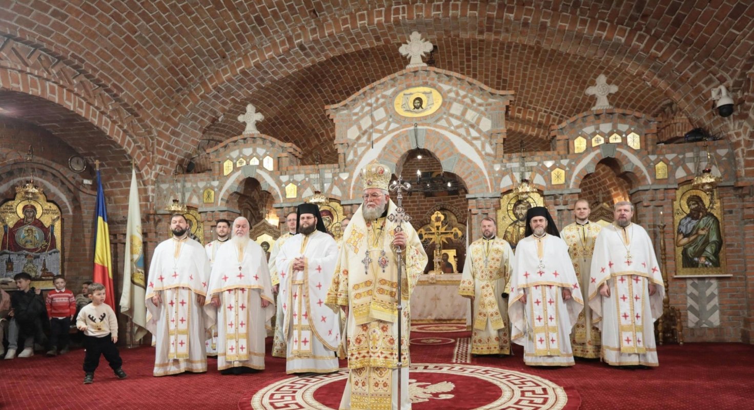 Sfânta Liturghie la Catedrala Episcopală „Sfânta Treime” din Baia Mare 355047