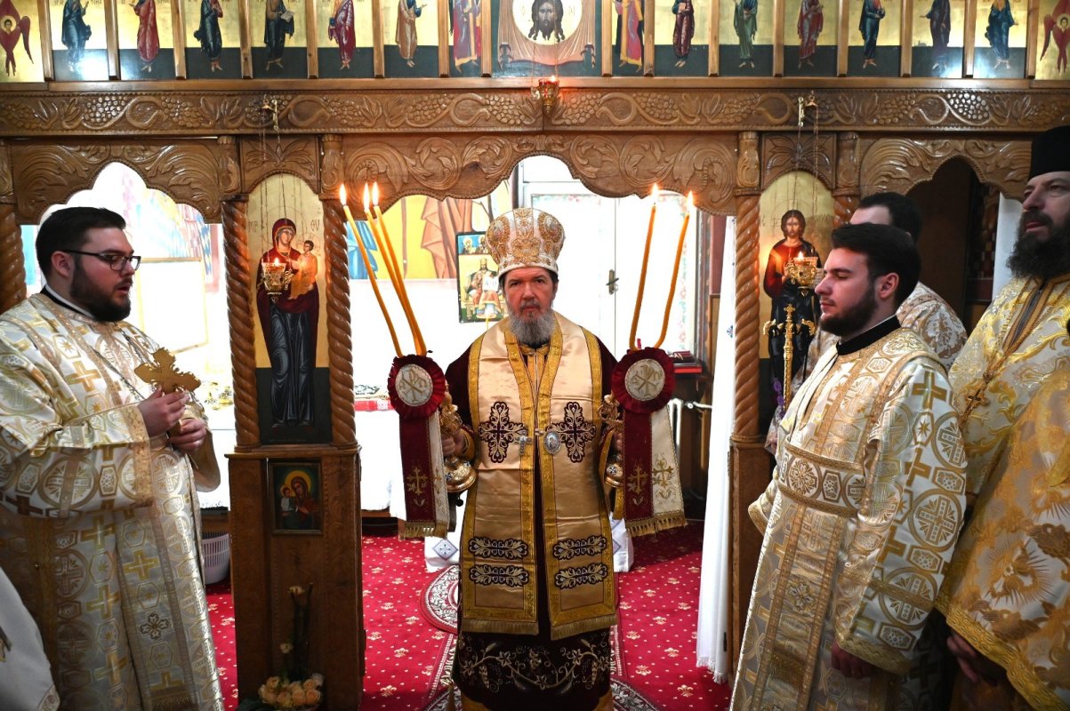 Liturghie arhierească la Penitenciarul Oradea 355127