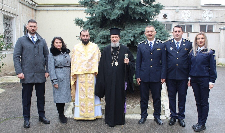 Liturghie arhierească la Penitenciarul Oradea 355128