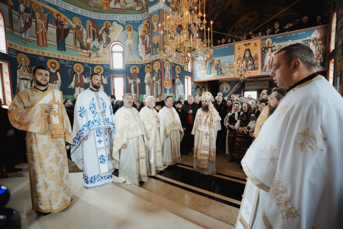 Rugăciune şi binecuvântare la Mănăstirea Pantocrator din Beclean 355121