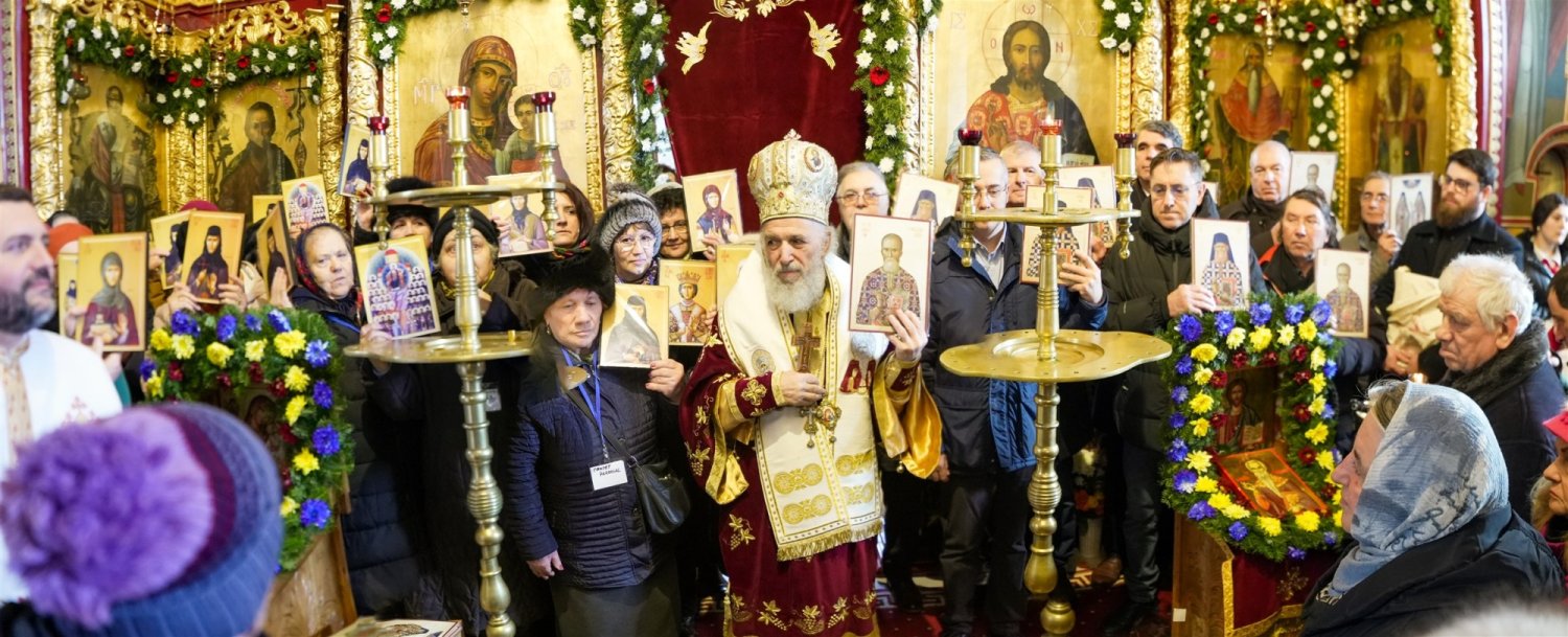 Sărbătoare luminoasă la o biserică din Galaţi 355171