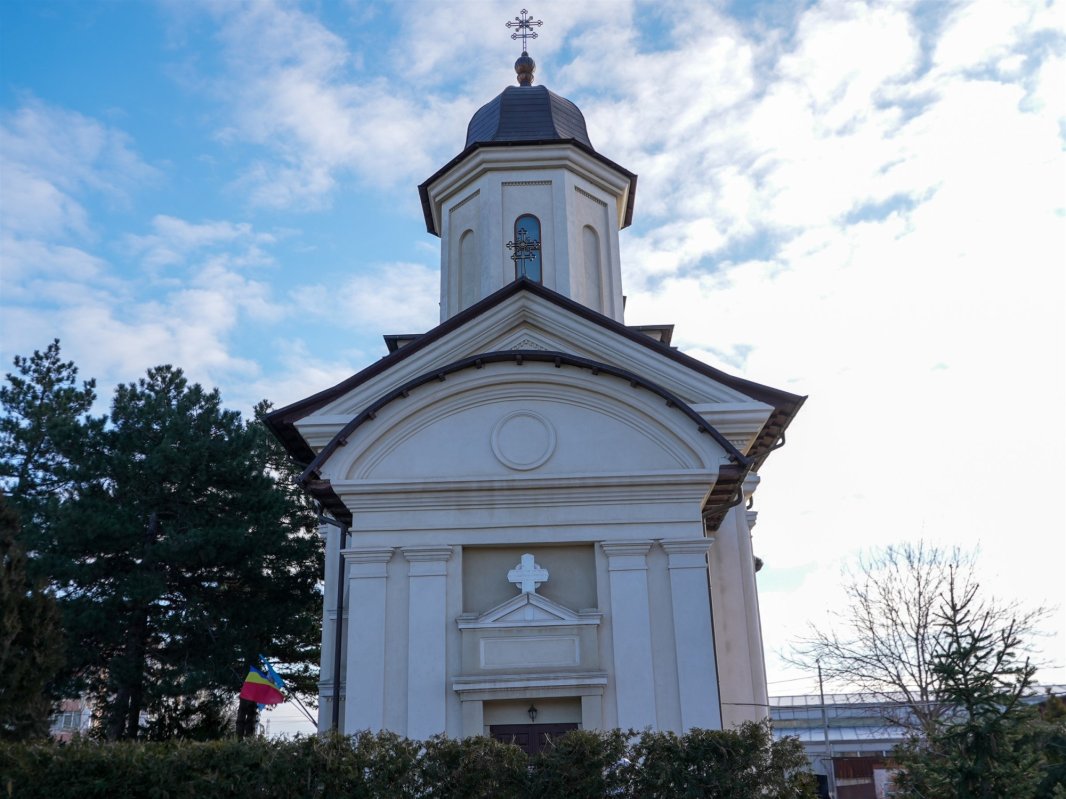 Sărbătoare luminoasă la o biserică din Galaţi 355172