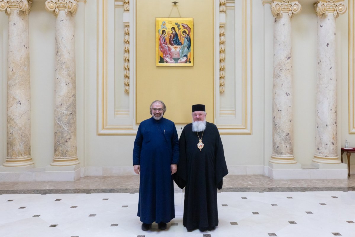 Ierarh ortodox din Africa în vizită la Palatul Patriarhiei din București 355222