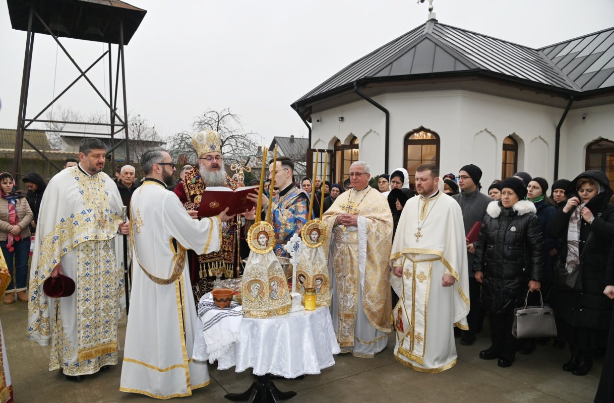 Binecuvântarea noului ansamblu al Parohiei Poenari Enuță din Giurgiu 355448