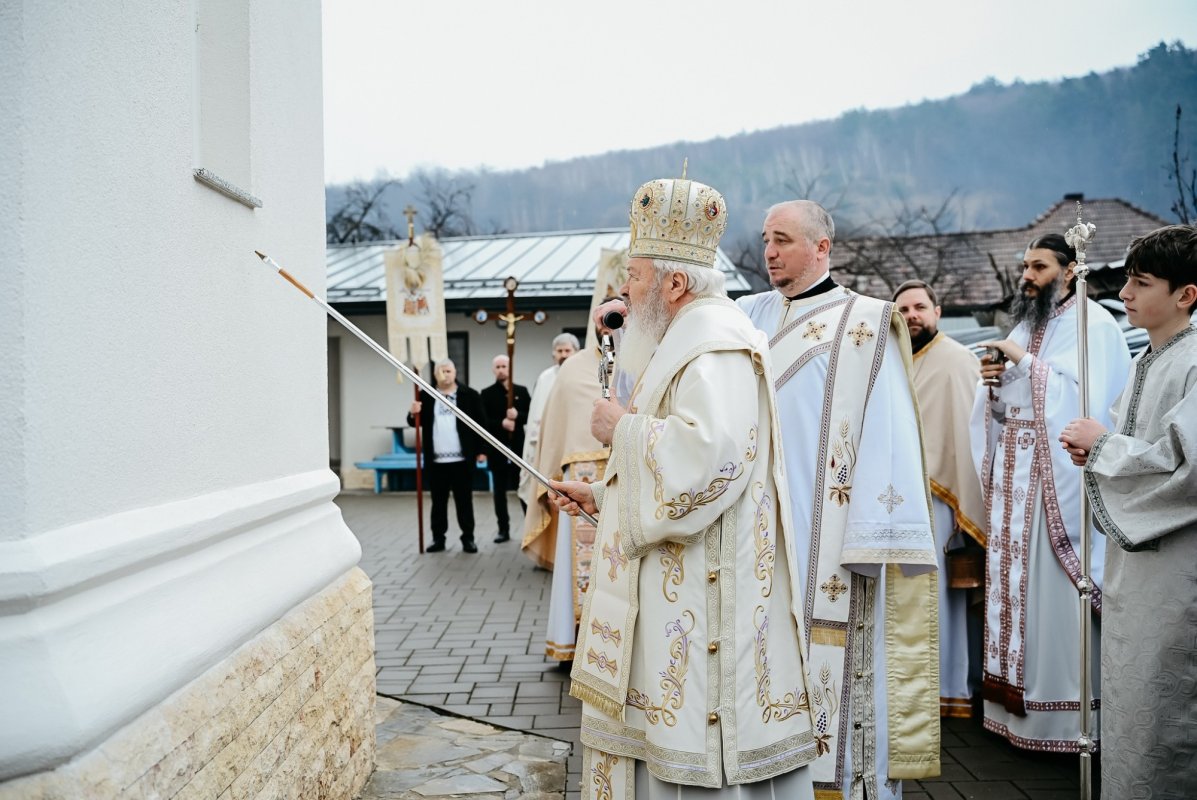 Resfințirea Bisericii „Sfântul Ierarh Nicolae” din Someșu Rece 355418