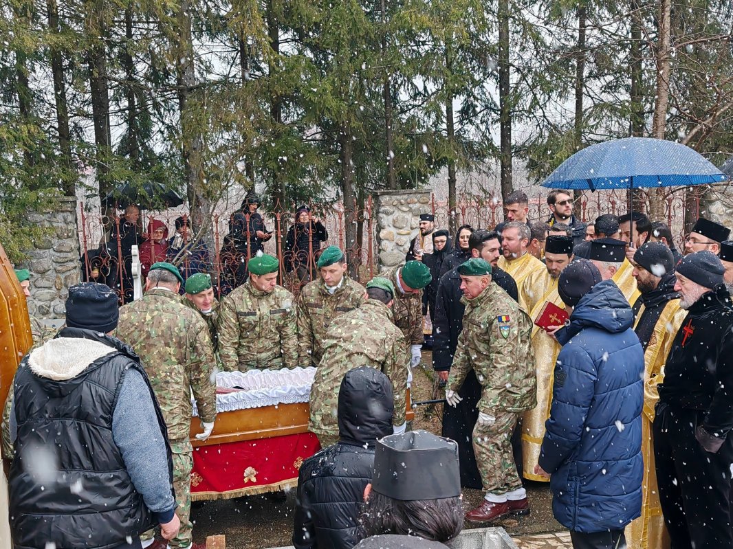 Arhimandritul Climent Haralamb a fost înmormântat 355585