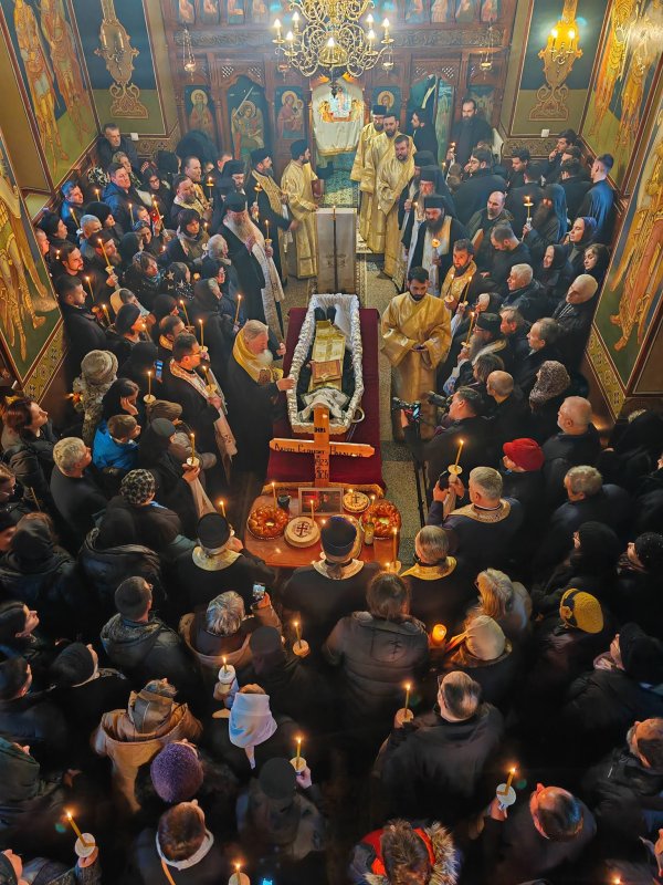 Arhimandritul Climent Haralamb a fost înmormântat 355591