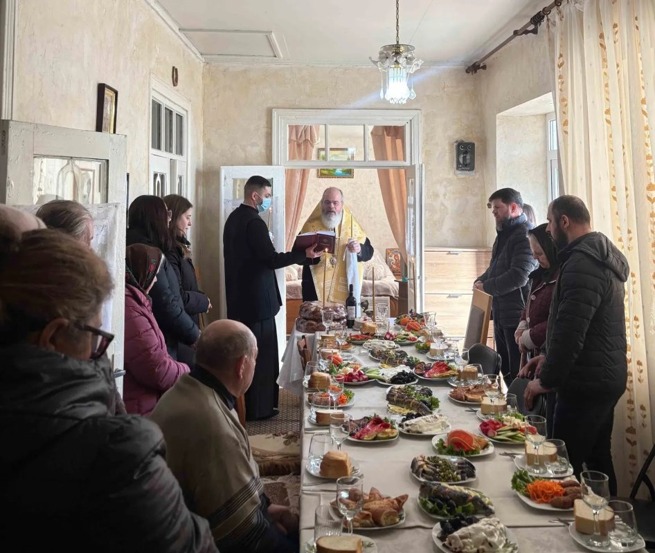 Rugăciune și comuniune la căpătâiul celor adormiți 355507