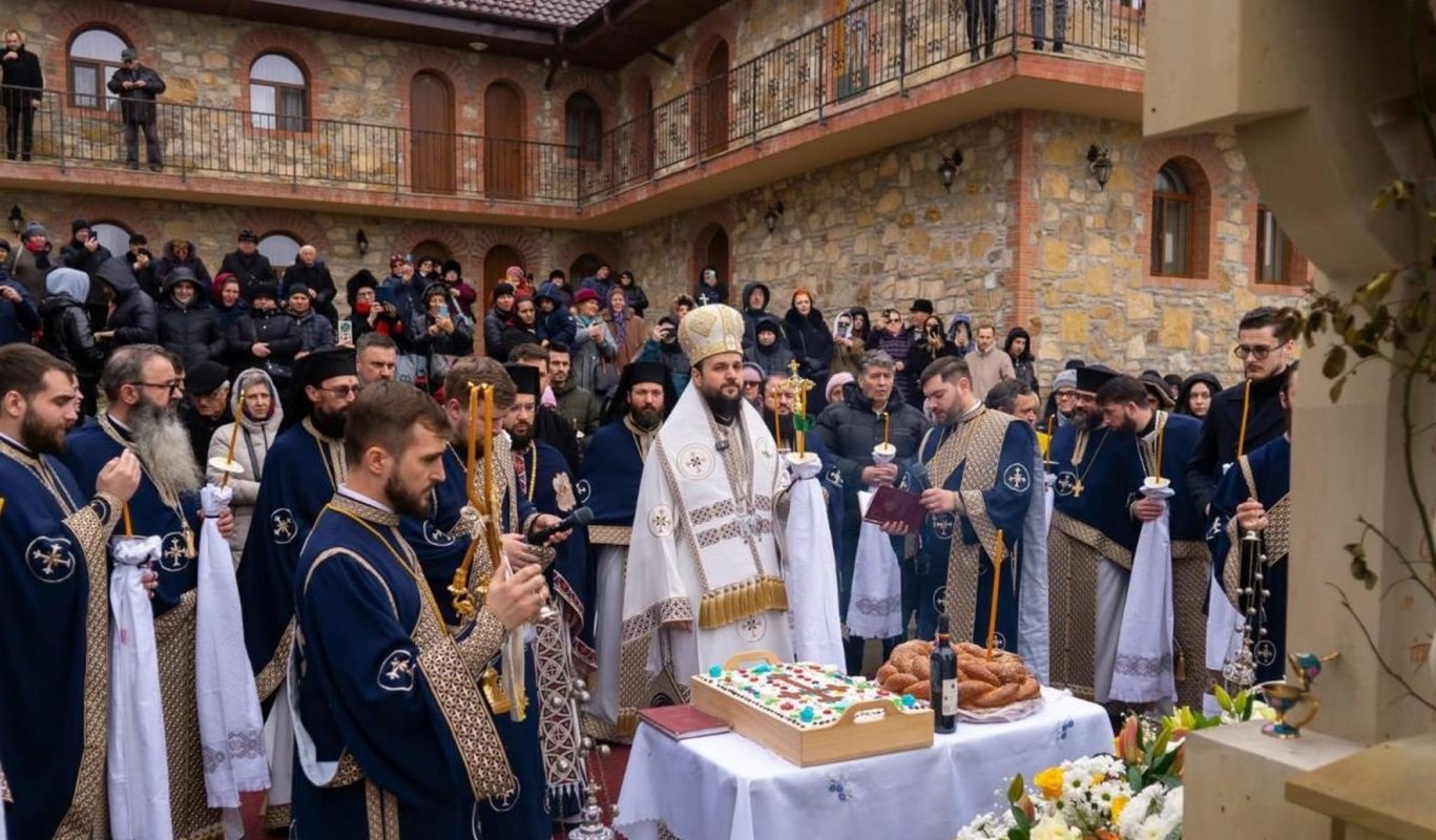 Liturghie arhierească și pomenire la Mănăstirea Giurgeni 355620
