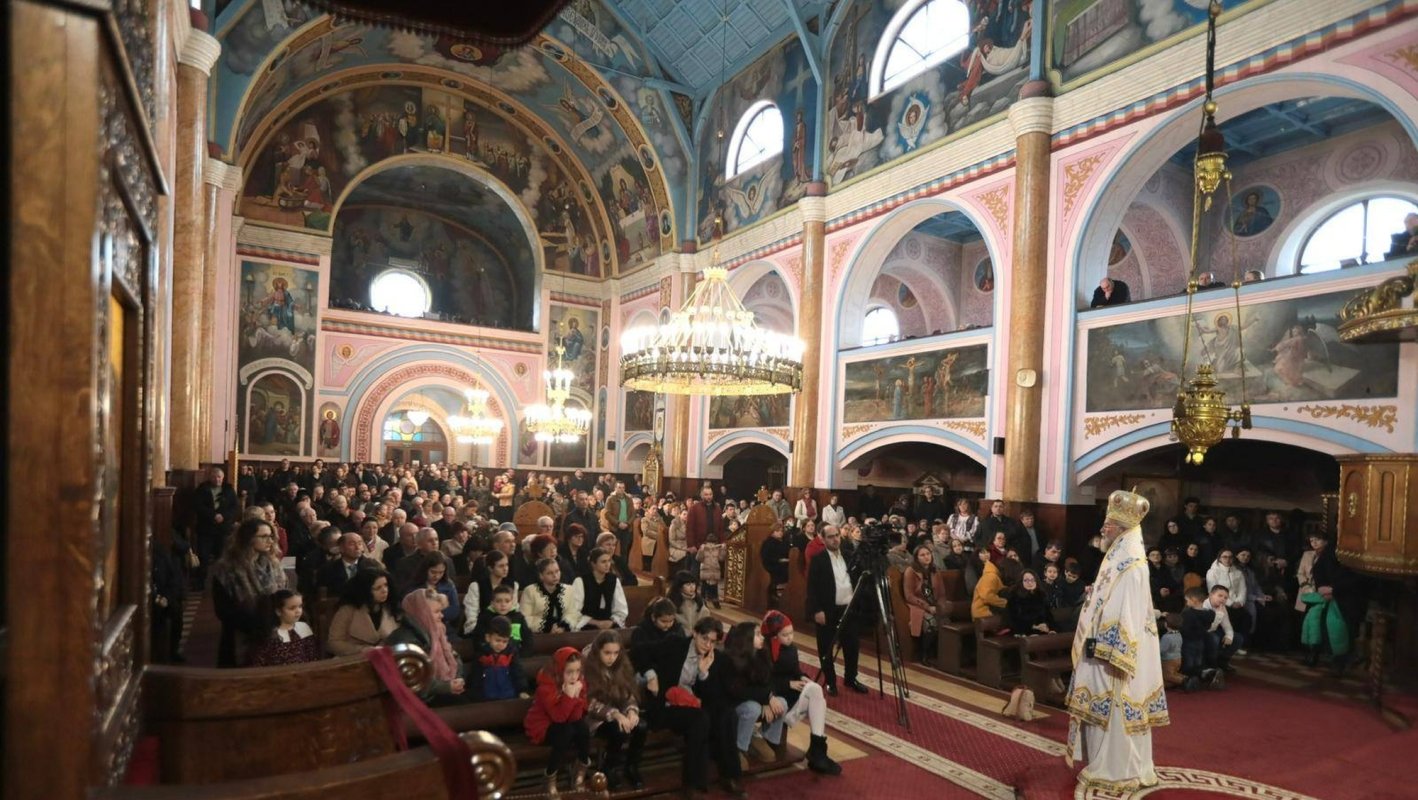 Sfânta Liturghie Arhierească la Catedrala istorică din Baia Mare 355609